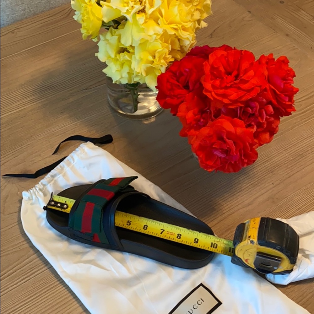 *****SOLD*****GUCCI Pursuit Slides with Bow - Picture 6 of 8